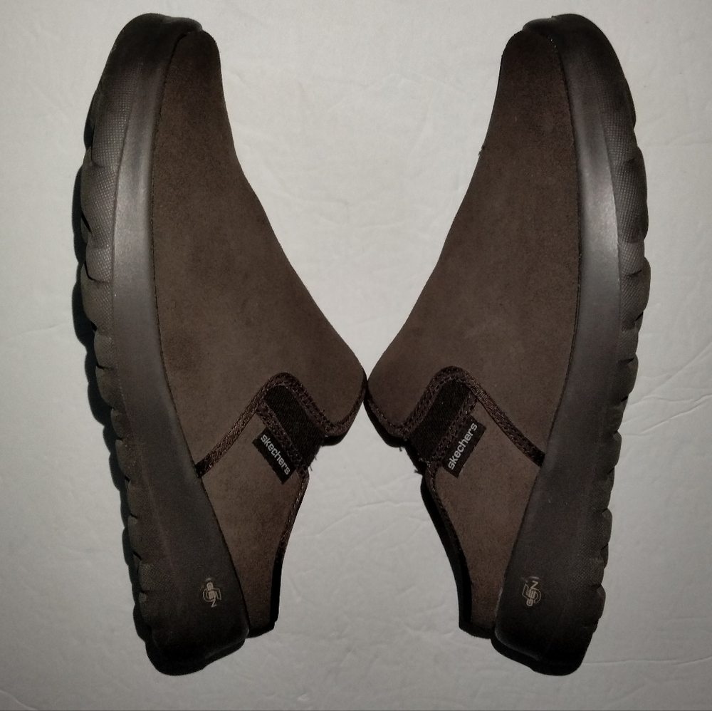 Skechers (Size 8) Dark Brown Leather Upper Faux Fur Lining Slip-On Clog Sneakers